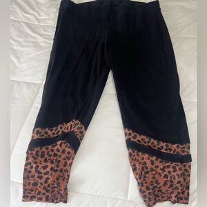 Torrid Size 3 leopard print ankle leggings